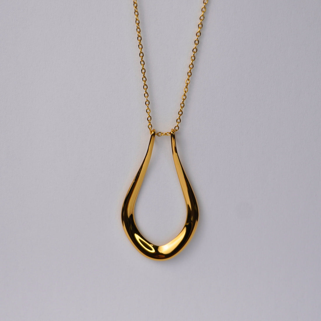 Safeguarding Your Jewellery: Why a Ring Holder Necklace is Essential for Active Lifestyles